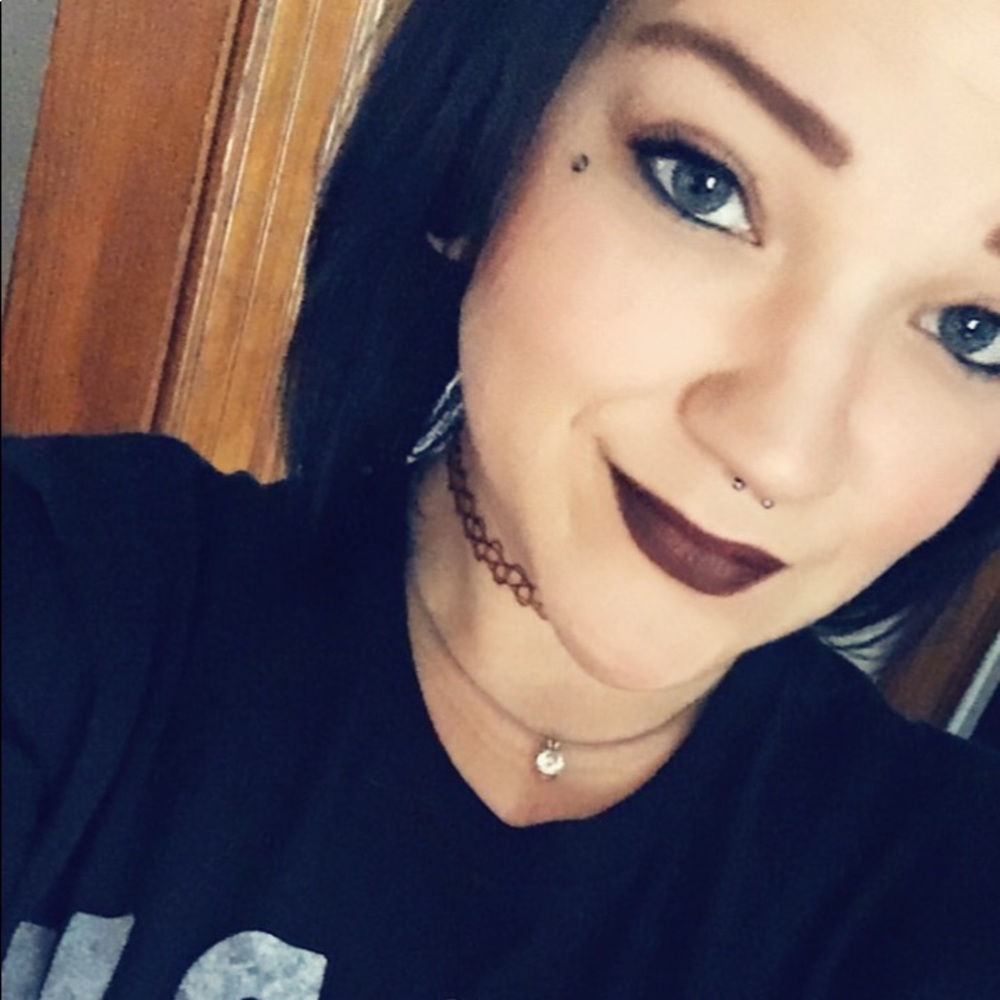 Meet your Posher, Kayla